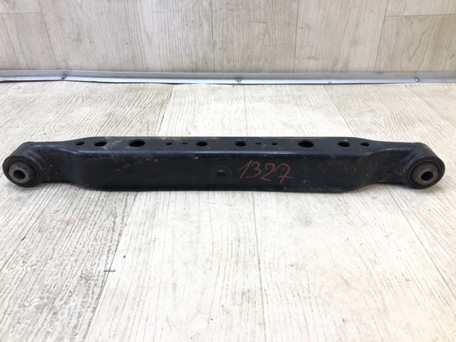 Балансир задний нижний, правый 55110JG01E NISSAN