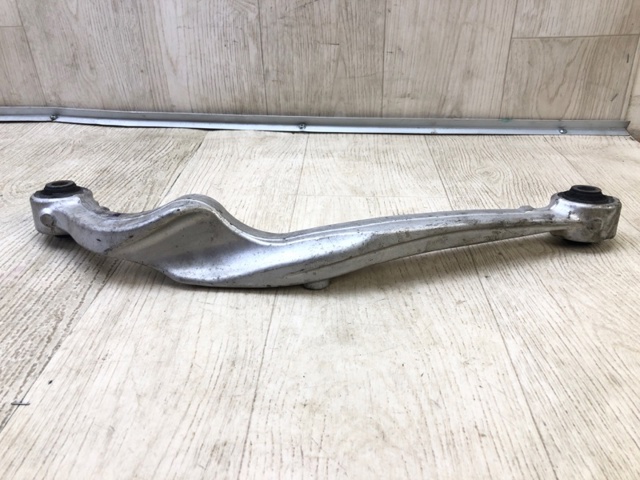 Рычаг задней подвески верхний, левый 55121JD04A NISSAN
