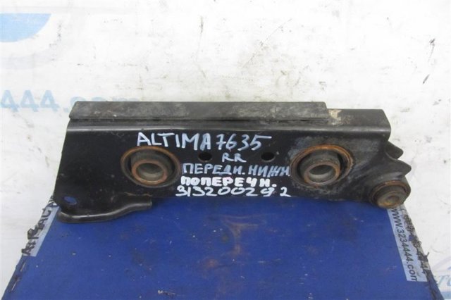 Рычаг задней подвески нижний, правый 551A03TA0A NISSAN