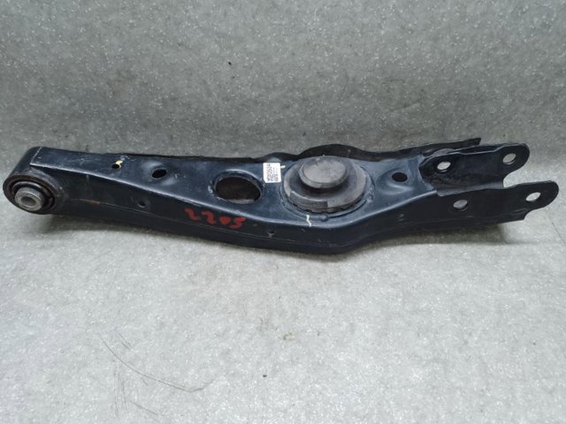 Рычаг задней подвески нижний, правый 55220D3050 HYUNDAI