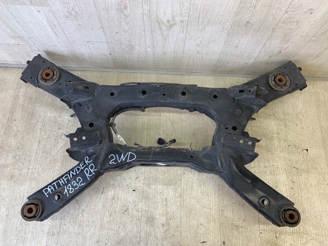 Подрамник задней подвески 554003KD0C NISSAN