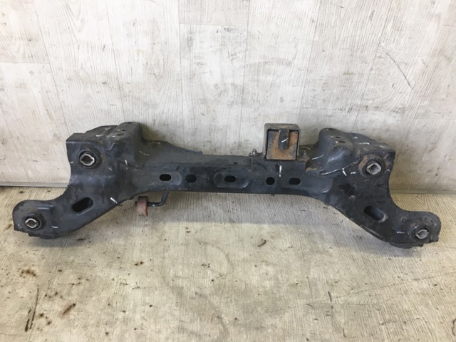 Балка задней подвески поперечная 554052P250 HYUNDAI