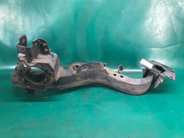 Рычаг/тяга задней подвески продольный нижний, правый 55501JG02B NISSAN
