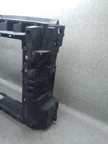 VAG 561805588B9B9 Рамка радиатора в наличии Ирпень