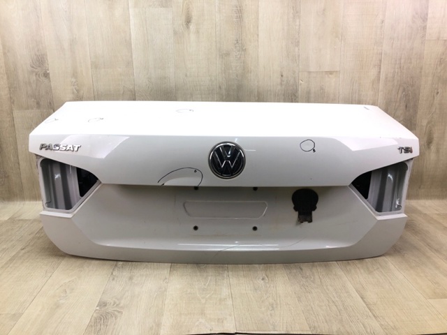 Крышка багажника 561827025D VAG