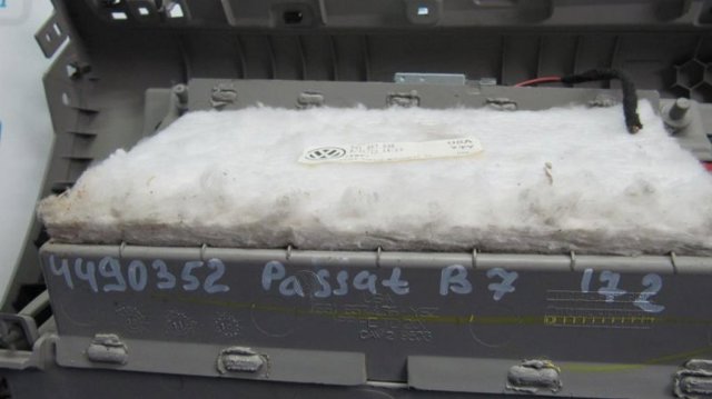 VAG 561857101B92W Крышка перчаточного ящика (бардачка) в наличии Одесса
