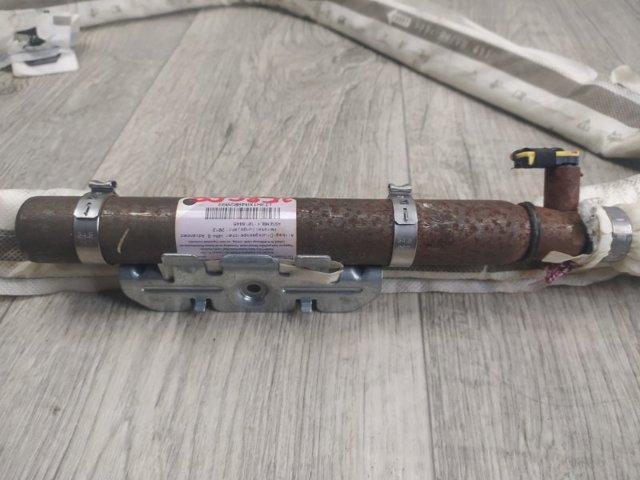 VAG 561880742 Шторка боковая, правая в наличии Черновцы