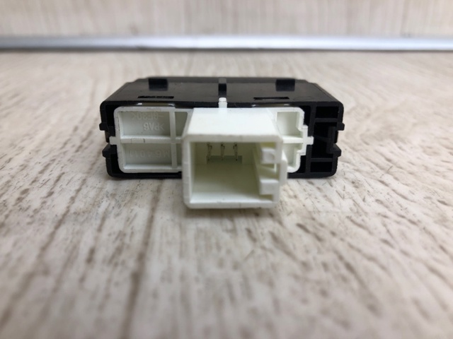 561953509C VAG Кнопка аварийки купить в Ужгород