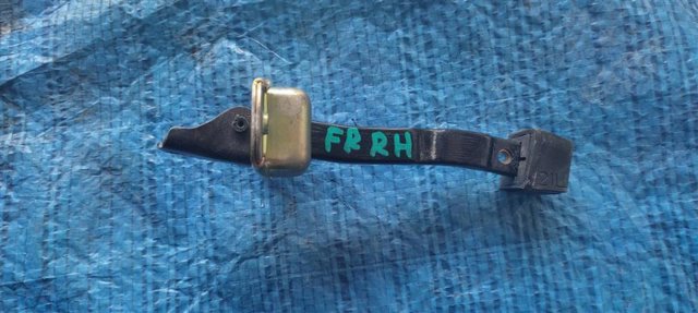 Ограничитель двери передний Mitsubishi Outlander 1