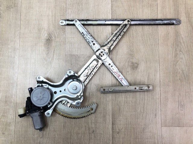 Мотор стеклоподъемника двери передней, левой 5713A383 MITSUBISHI