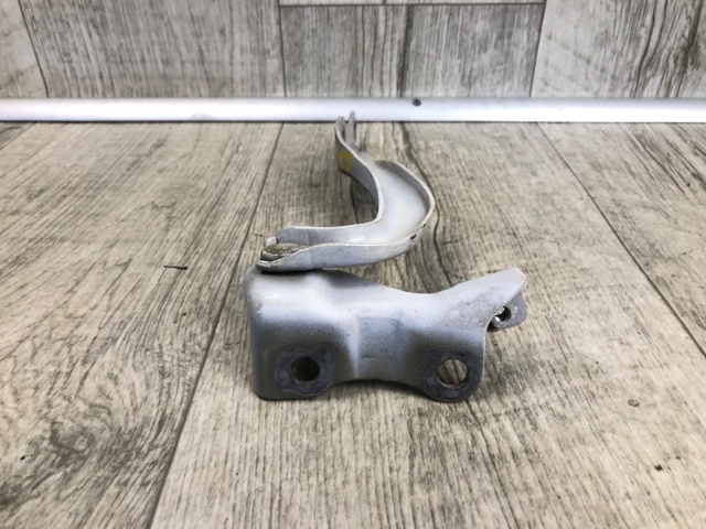 SUBARU 57260AJ01A9P Петля капота в наличии Черкассы
