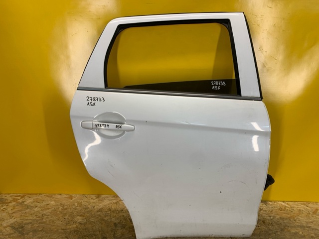 Задняя правая дверь 5730B838 MITSUBISHI
