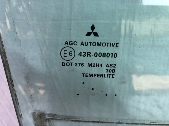 5736A118 MITSUBISHI Стекло двери задней правой купить в Житомир