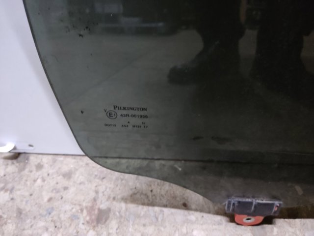 5736A254 MITSUBISHI Стекло двери задней правой купить в Харьков