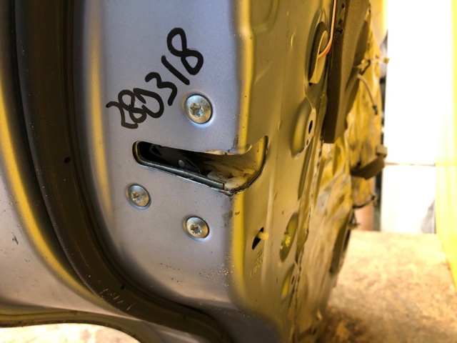 Замок двери задней левой 5745A395 MITSUBISHI