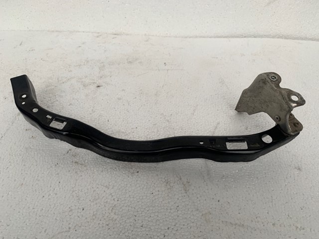 Крепление фары передней, правой 57707AG21A SUBARU
