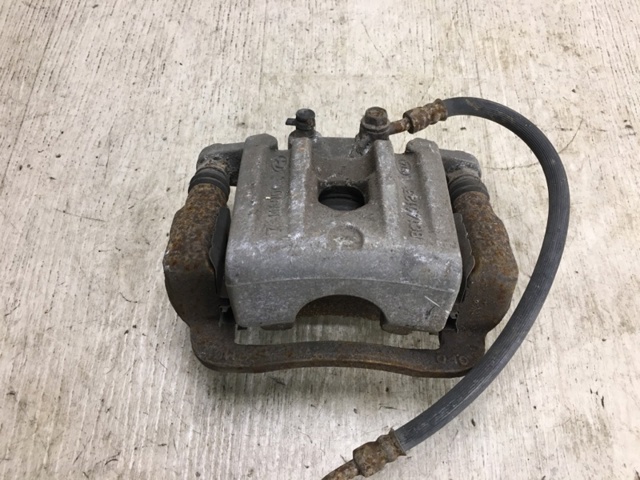Задний левый суппорт 582100W000 HYUNDAI