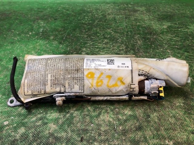 Подушка безопасности AIRBAG спинки сиденья, левого 5C0880241 VAG