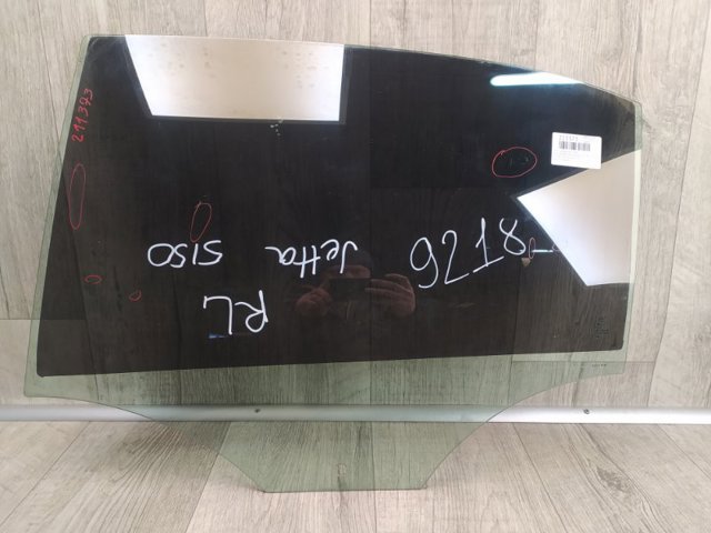 Стекло заднее левое 5C6845025 VAG