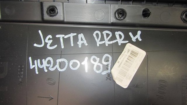 5C6867212 VAG Обшивка (облицовка) внутренняя двери задней правой купить в Киев