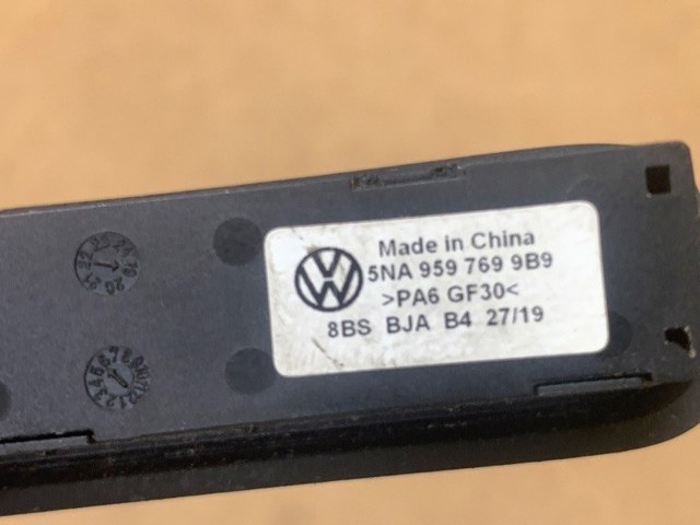 VAG 5NA9597699B9 в наличии Львов