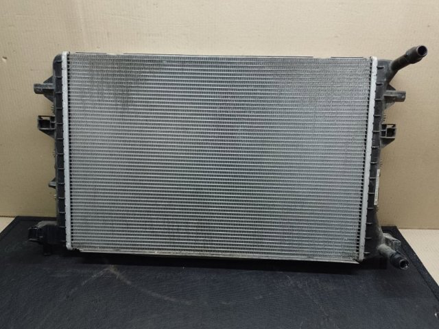 Радиатор охлаждения 5QM121251P VAG