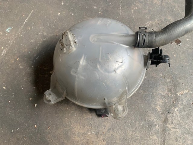 VAG 5QM121407E Бачок системы охлаждения расширительный в наличии Черкассы