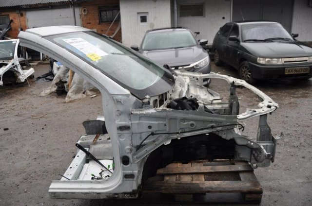 MITSUBISHI 6102A083 Стекло лобовое  в наличии Каменское