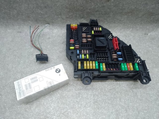 61149315151 BMW Блок предохранителей задний салонный купить в Запорожье