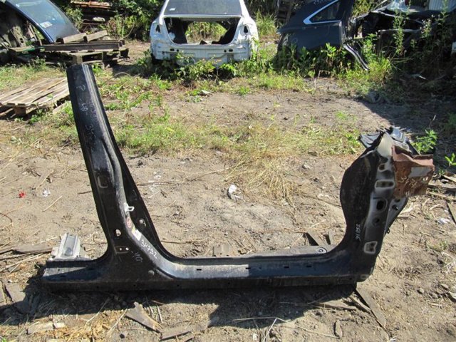 Стойка кузова центральная правая 6131133060 TOYOTA