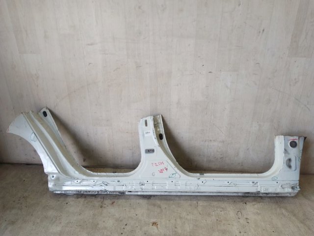 Стойка кузова центральная правая 6131147050 TOYOTA