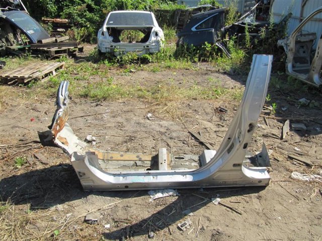 Стойка центральная, левая 6131233060 TOYOTA