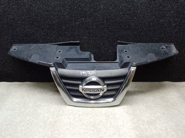 Решетка радиатора 620701KA0A NISSAN