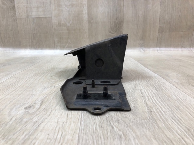 62210CG000 NISSAN Кронштейн усилителя переднего бампера купить в Черновцы