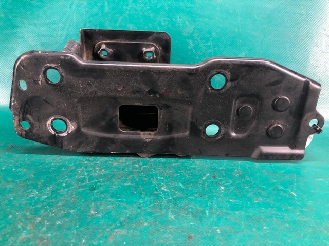 62210CG000 NISSAN Кронштейн усилителя переднего бампера купить в Ирпень