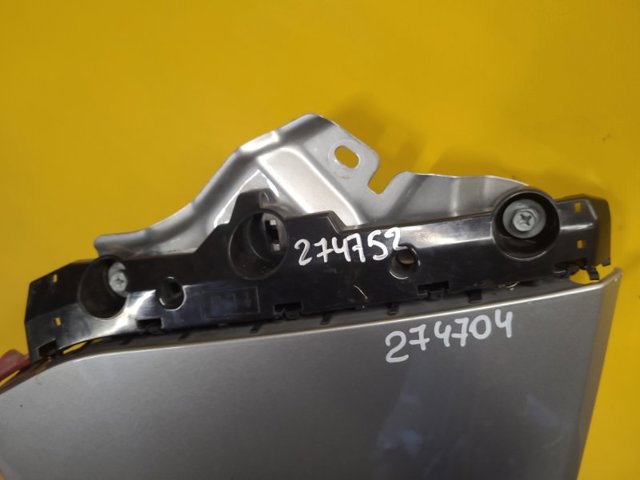 Левый кронштейн переднего бампера 622255SK0A NISSAN