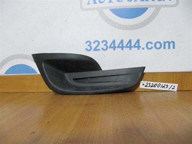 Заглушка ПТФ бампера переднего правая 622563TA0A NISSAN