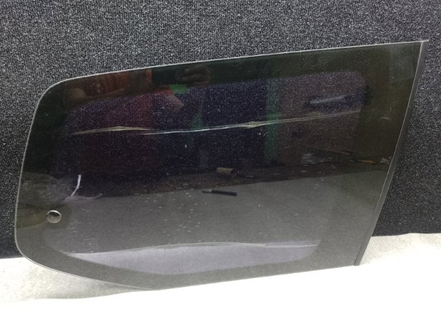 Стукло багажника, правое 627106A051 TOYOTA