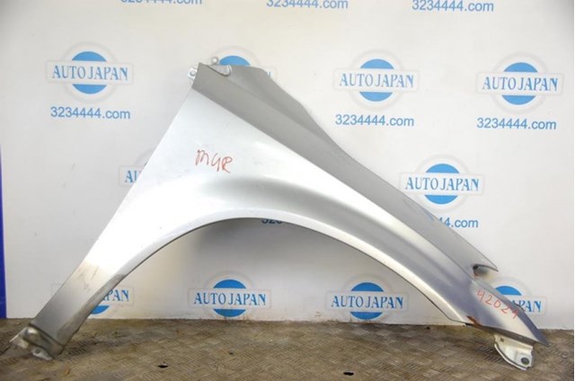 Переднее правое крыло 63112CA030 NISSAN