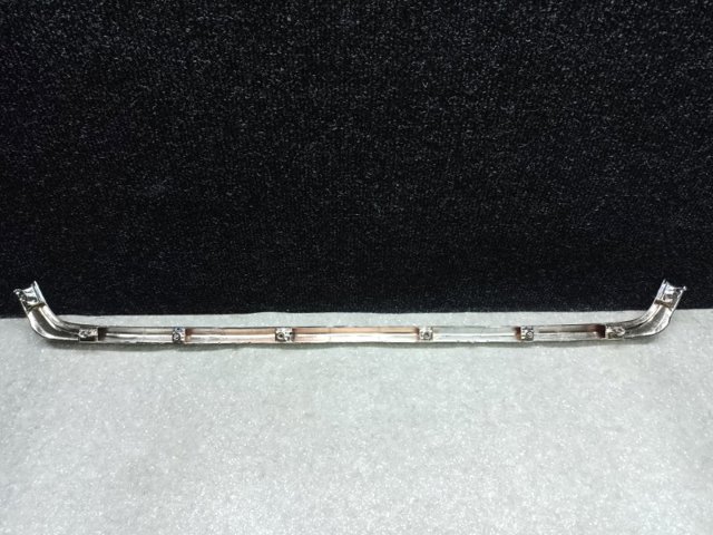 6400C961 MITSUBISHI Накладка бампера переднего центральная купить в Кривой Рог