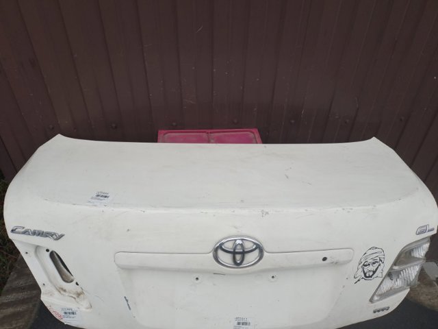 TOYOTA 6440133401 Крышка багажника в наличии Черновцы