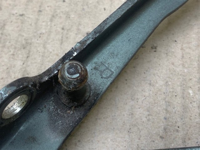 TOYOTA 6451050030 Петля крышки багажника в наличии Чернигов