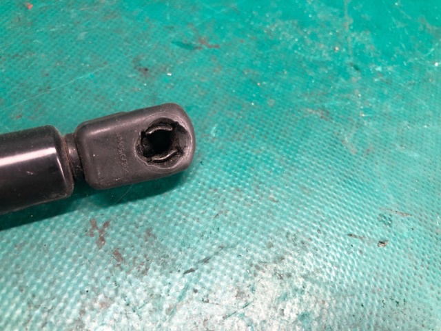 65470CG000 NISSAN Амортизатор капота правый купить в Чернигов