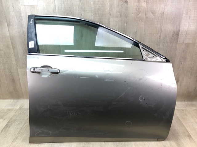 Пассажирская передняя дверь 6700106220 TOYOTA