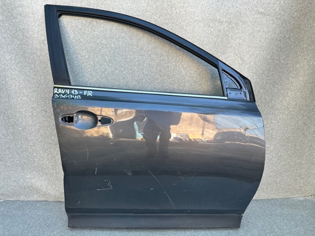 Пассажирская передняя дверь 6700142140 TOYOTA