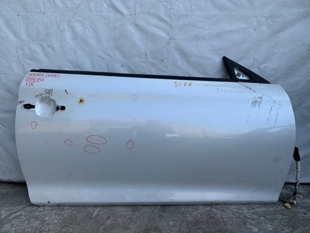 Пассажирская передняя дверь 67001AA070 TOYOTA