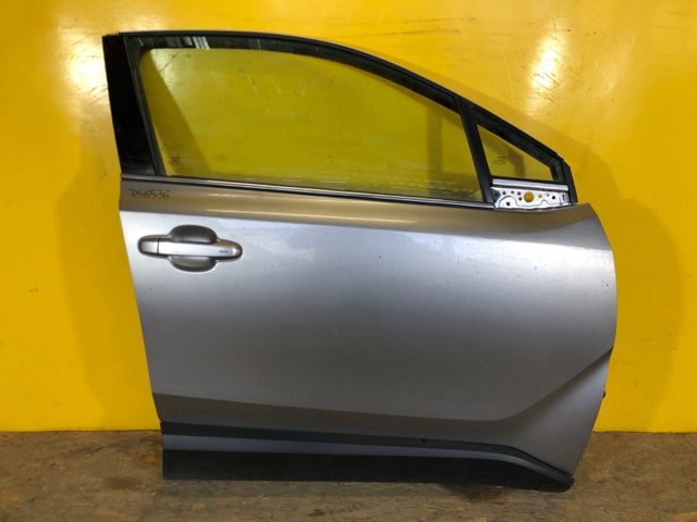 Пассажирская передняя дверь 67001F4010 TOYOTA