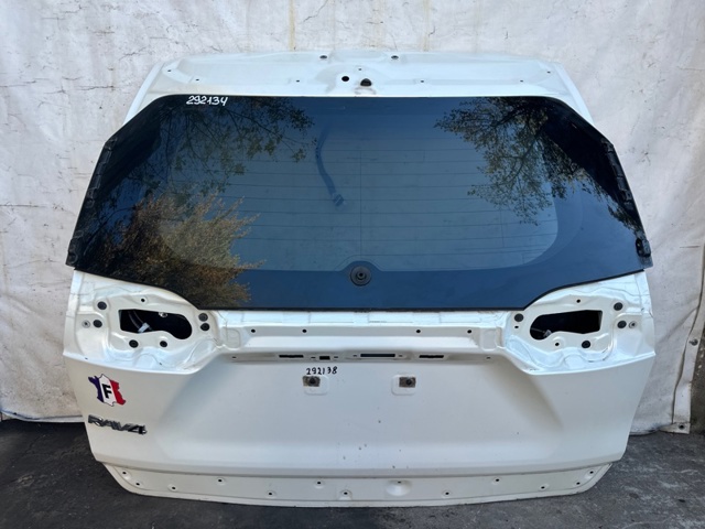 Пятая дверь 6700542650 TOYOTA