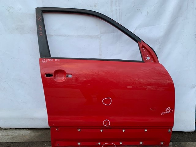 Пассажирская передняя дверь 6800165842 SUZUKI