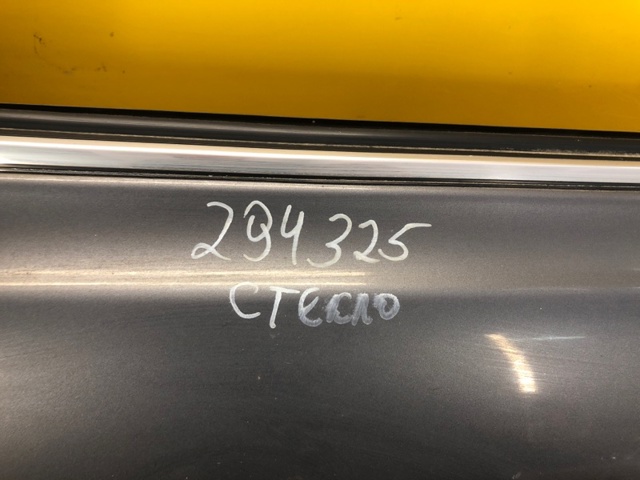Стекло передней правой двери 6810105030 TOYOTA